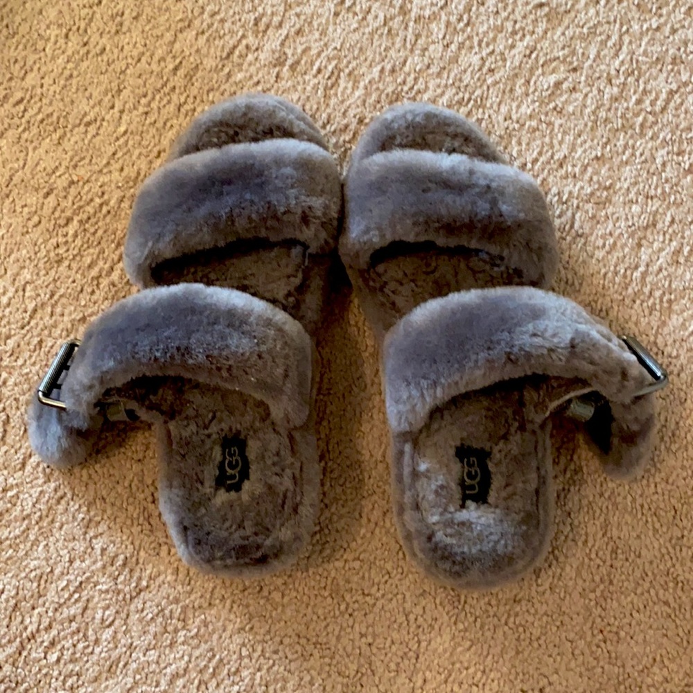 UGG Platform fluffy slippers. Size 8